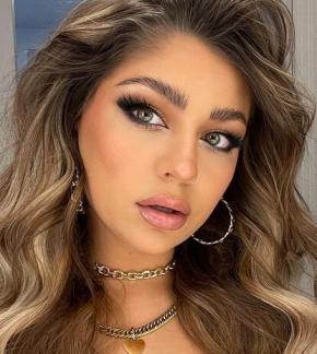 photo Andrea Russett