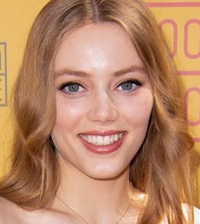 photo Grace Van Dien