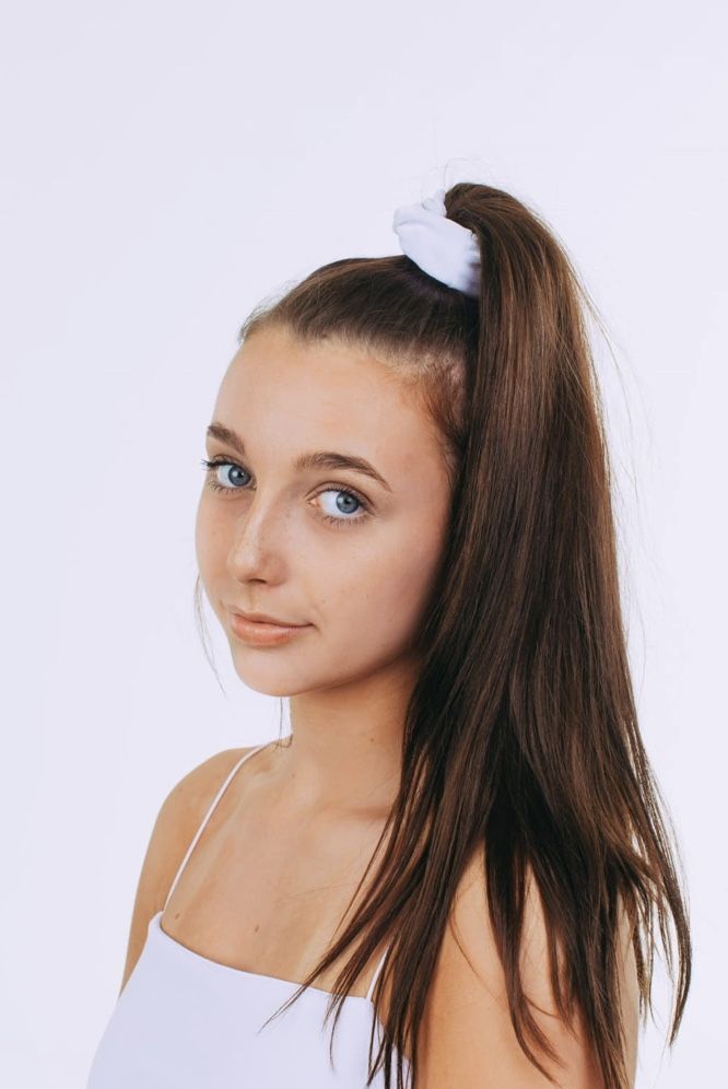 Emma Chamberlain Age, Height, Weight, Net Worth 2020 - World-Celebs.com