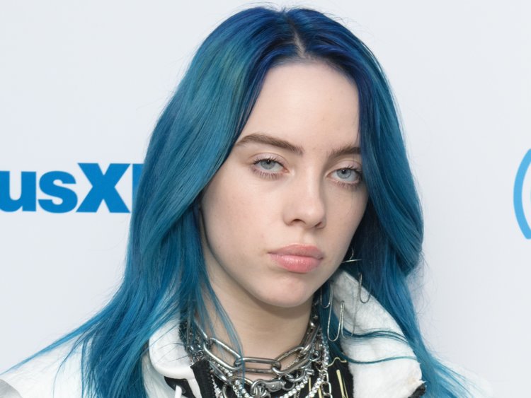 Billie Eilish's blue hair and beaming smile - wide 6