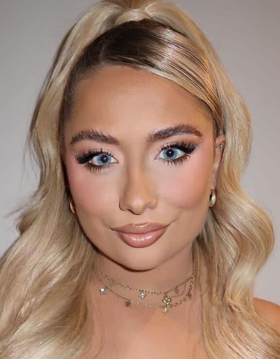 Saffron Barker — Bio, Parents, YouTube career, Boyfriend, Net worth