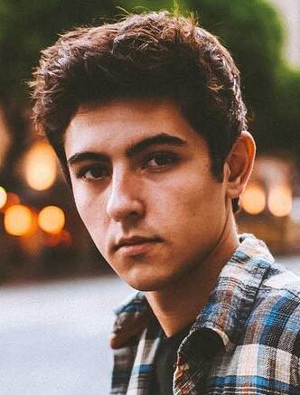 Kyson Facer — Bio, Parents, Movie career, Relationship, Net worth ...