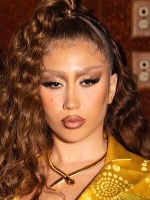 Kali Uchis — Bio, Parents, R&B career, Boyfriend, Net worth
