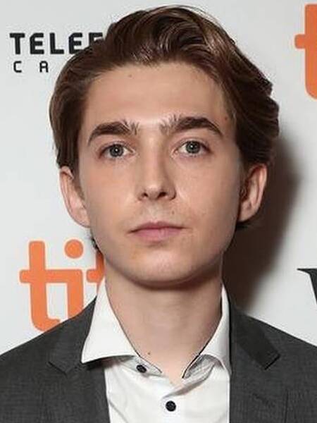 Austin Abrams — Bio, Parents, Basketball career, Relationship, Net ...