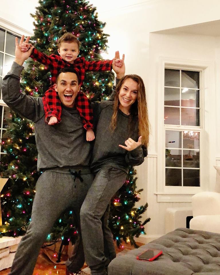 Alexa PenaVega mit ihrem Ehemann Carlos Pena Jr. und ihrem Baby