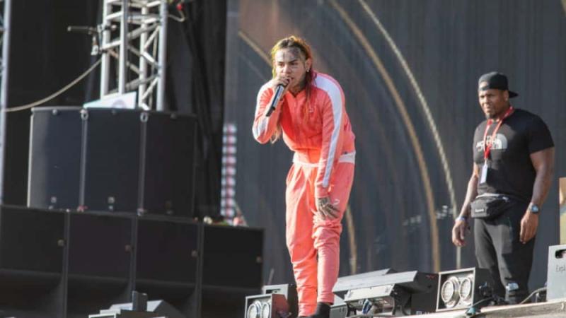 6ix9ine on the stage 6ix9ine on the stage