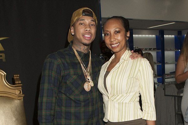  Tyga con su madre Pasionaye Nguyen