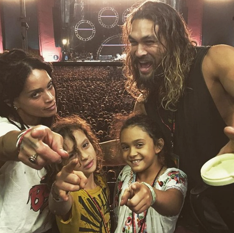 Jason Momoa mit Frau und Kindern