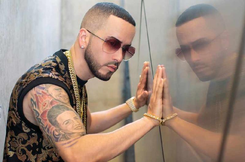 Yandel.