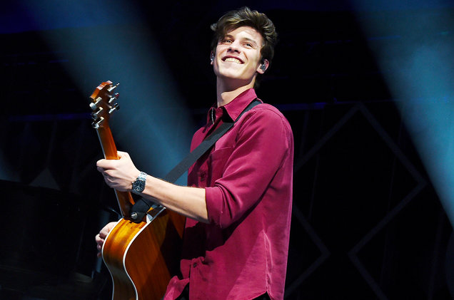 Shawn Mendes Age, Height, Net Worth, Weight 2022 - World-Celebs.com