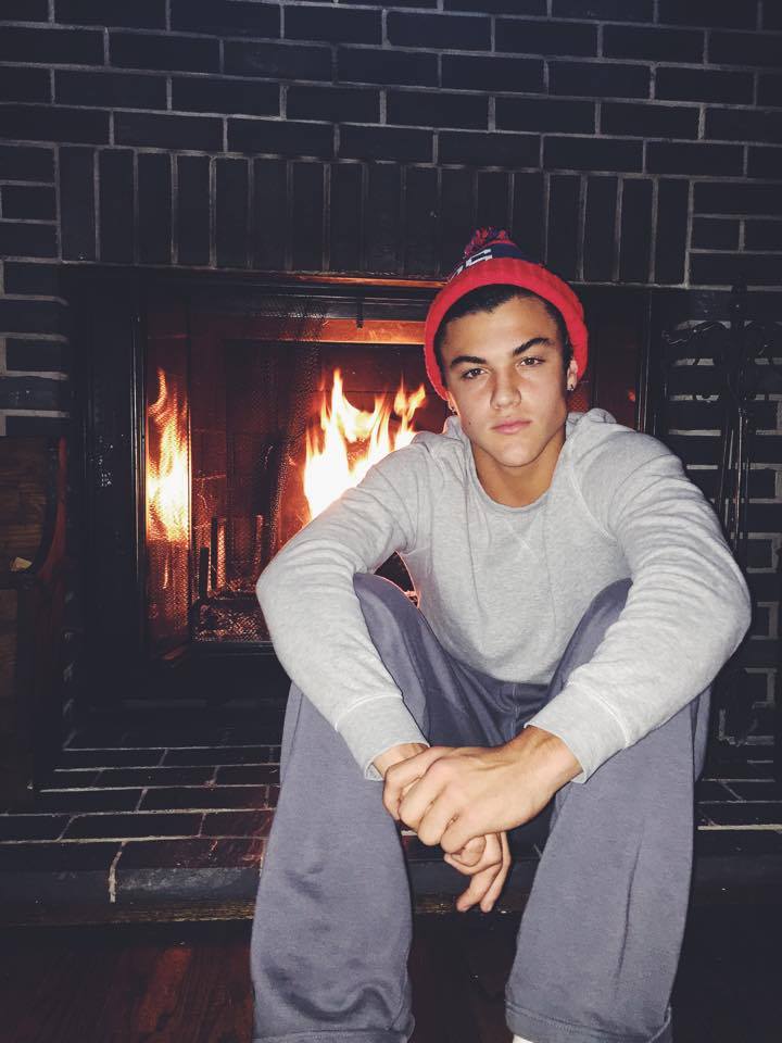 Ethan Dolan Age, Net Worth, Height, Weight 2023 - World-Celebs.com