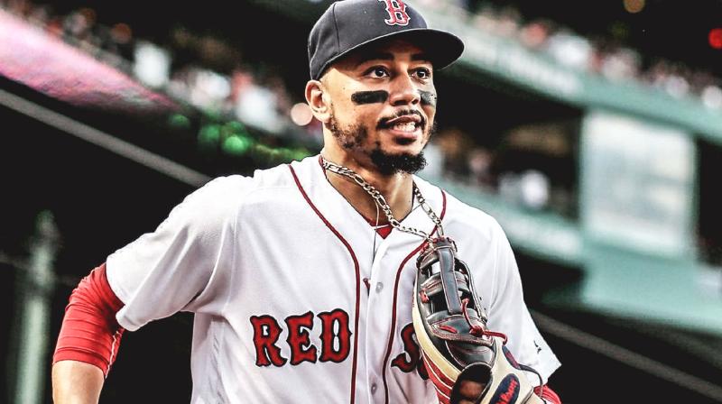 Mookie Betts (center) with fiance Brianna Hammonds and daughter Kynlee Betts  and Los Angeles Dodgers Foundation chief executive officer Nichol Whitema  Stock Photo - Alamy