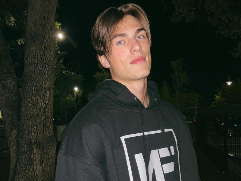 Zach Cox — Bio, Parents, Modeling career, Girlfriend, Net worth