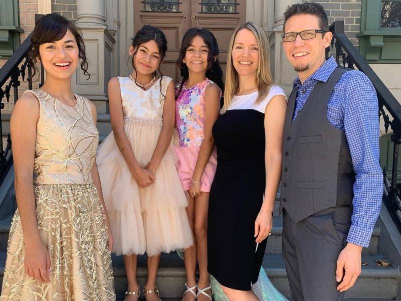 Mercedes Lomelino with her parents and sisters Mercedes Lomelino with her parents and sisters