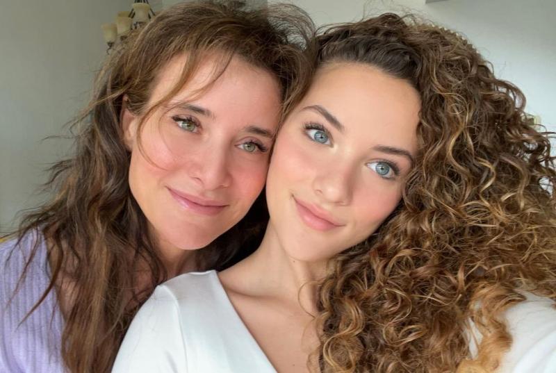 Does Sofie Dossi Have A Sister