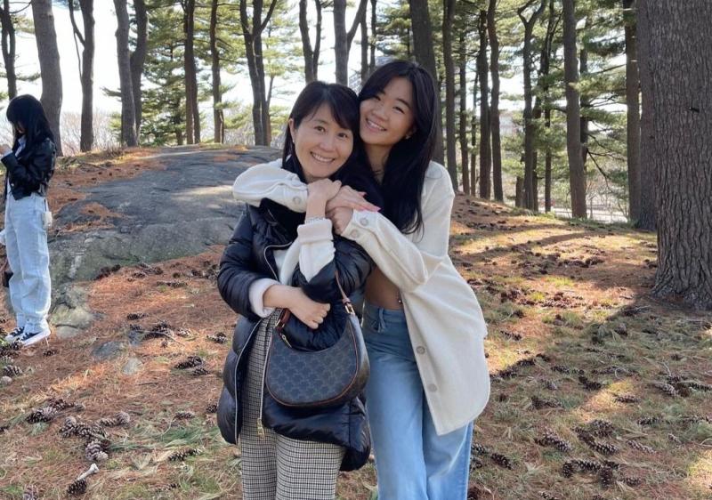 Erica Ha with her mother Erica Ha with her mother