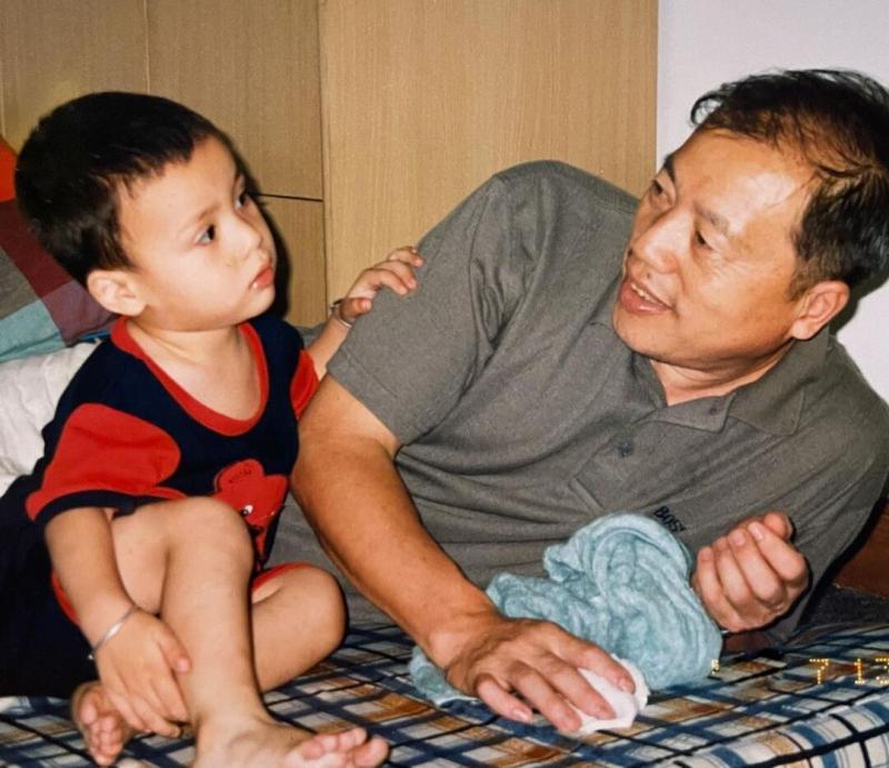 Young Alan Stokes with his father Young Alan Stokes with his father
