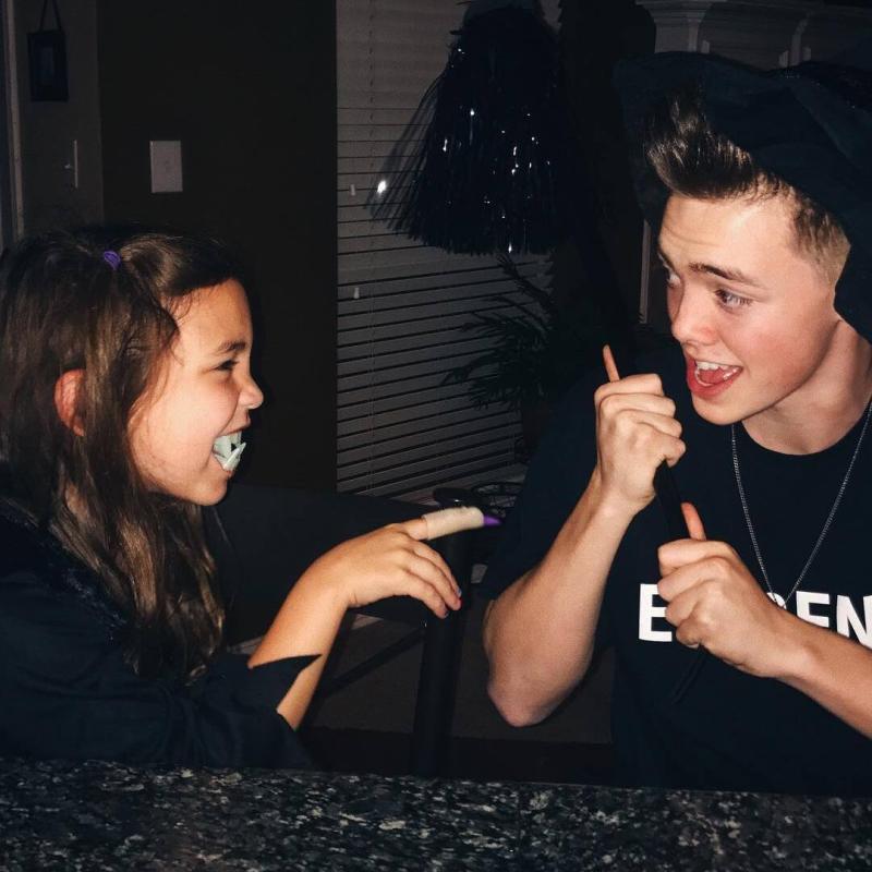 Zach Herron — Bio, Parents, Pop music career, Girlfriend, Net worth,  Interesting facts 2022 - World-Celebs.com