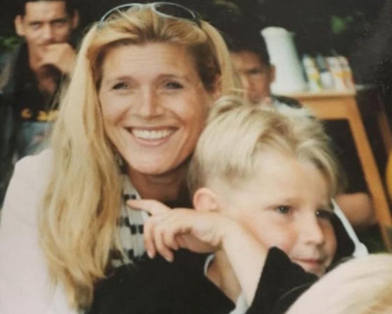 Young Twan Kuyper with his mother Young Twan Kuyper with his mother