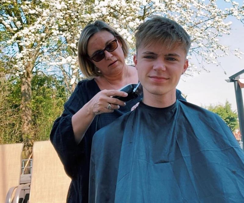 HRVY with his mother HRVY with his mother