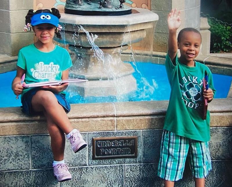 Young Nia Sioux with her brother Young Nia Sioux with her brother