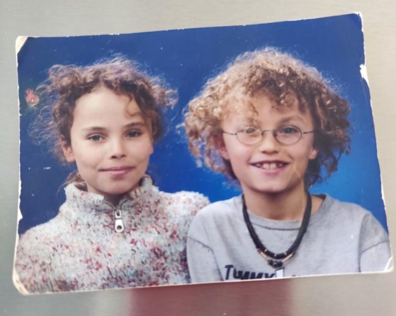 Young Kwebbelkop with his sister Young Kwebbelkop with his sister